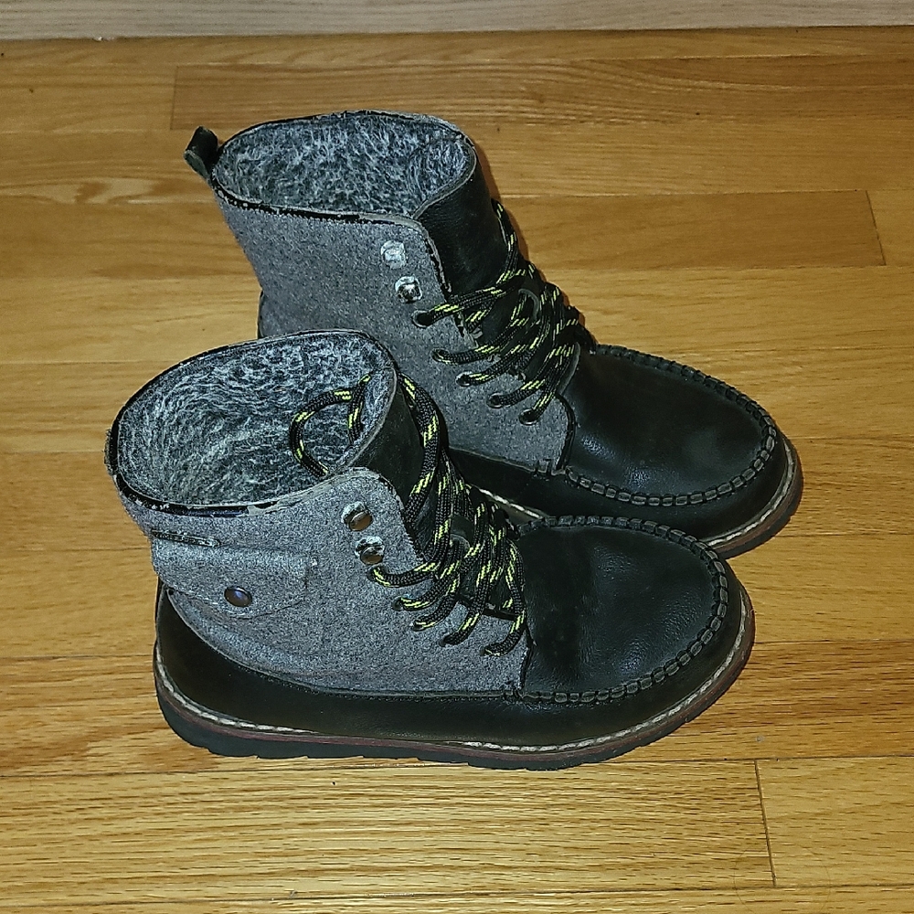 EUC Royal Canadian Winter Boots 6.5